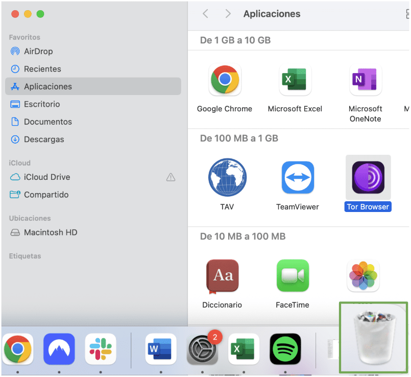 Icono del navegador Tor arrastrado desde la carpeta Aplicaciones a la Papelera en macOS para desinstalarlo.